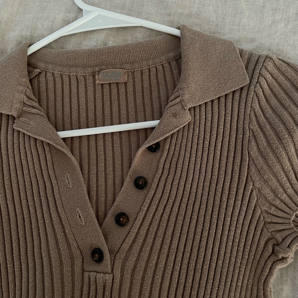 Y2K ribbed polo top.